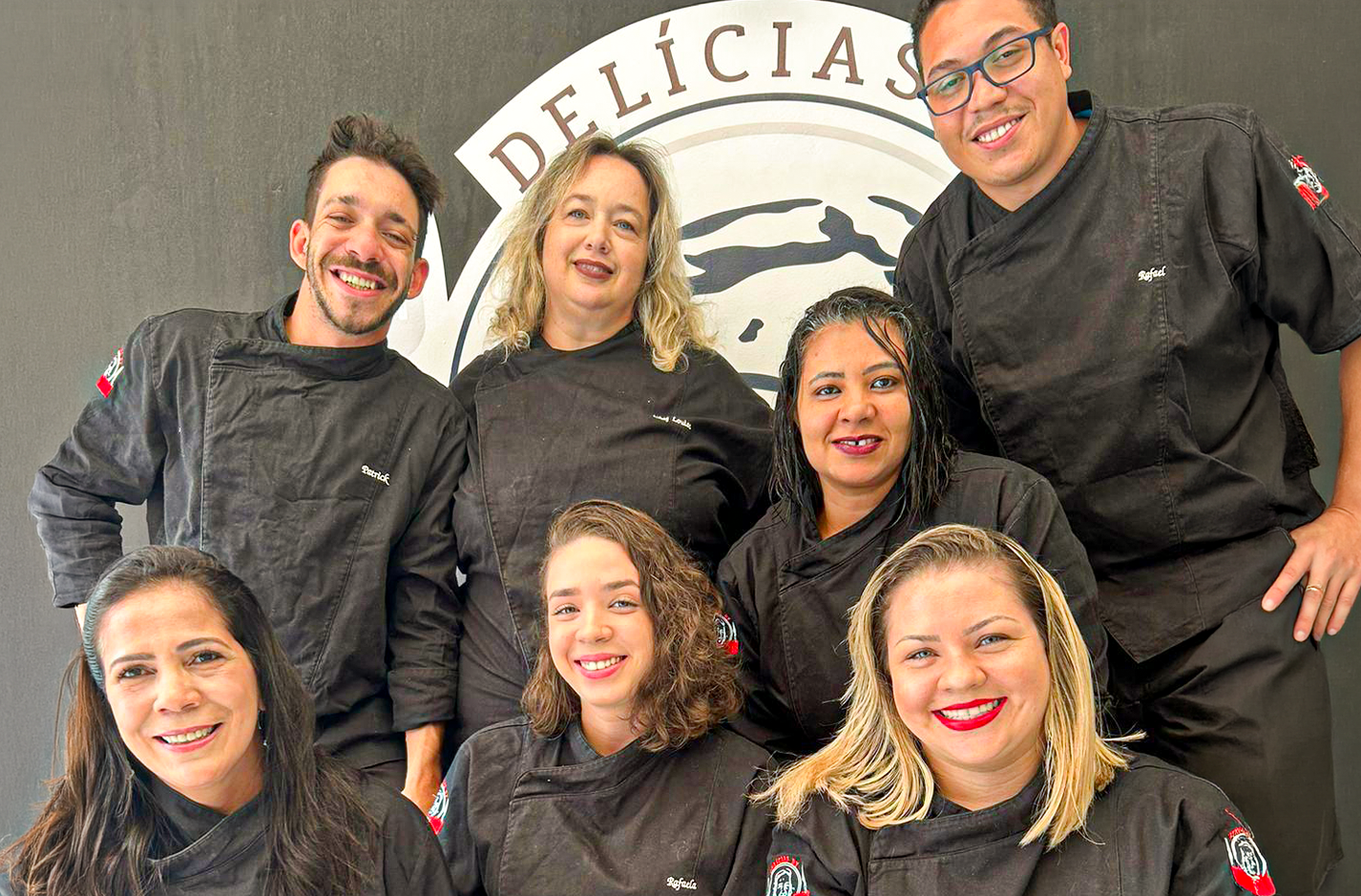 Foto com integrantes da equipe da By Lou